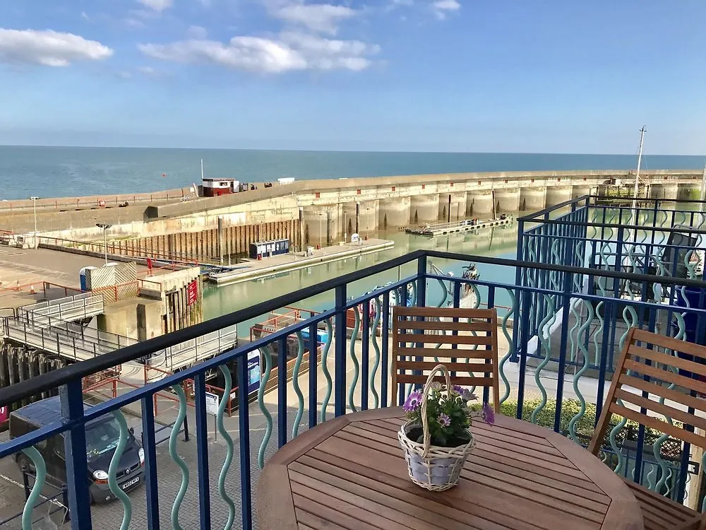Seaview Apartment 브라이턴